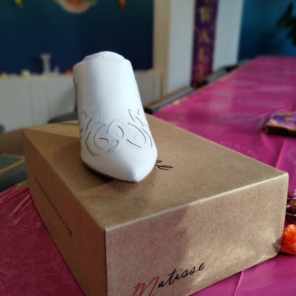 Matisse Marcel Cowboy Mules BNIB - Picture 5 of 9